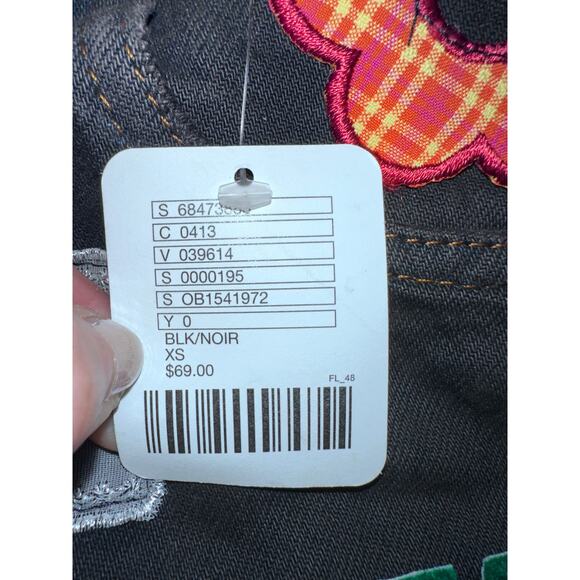 NWT VINTAGE LEVI'S BLACK PATCHED DAISY DUKE CUTOFF SHORTS URBAN RENEWAL - Picture 3 of 11